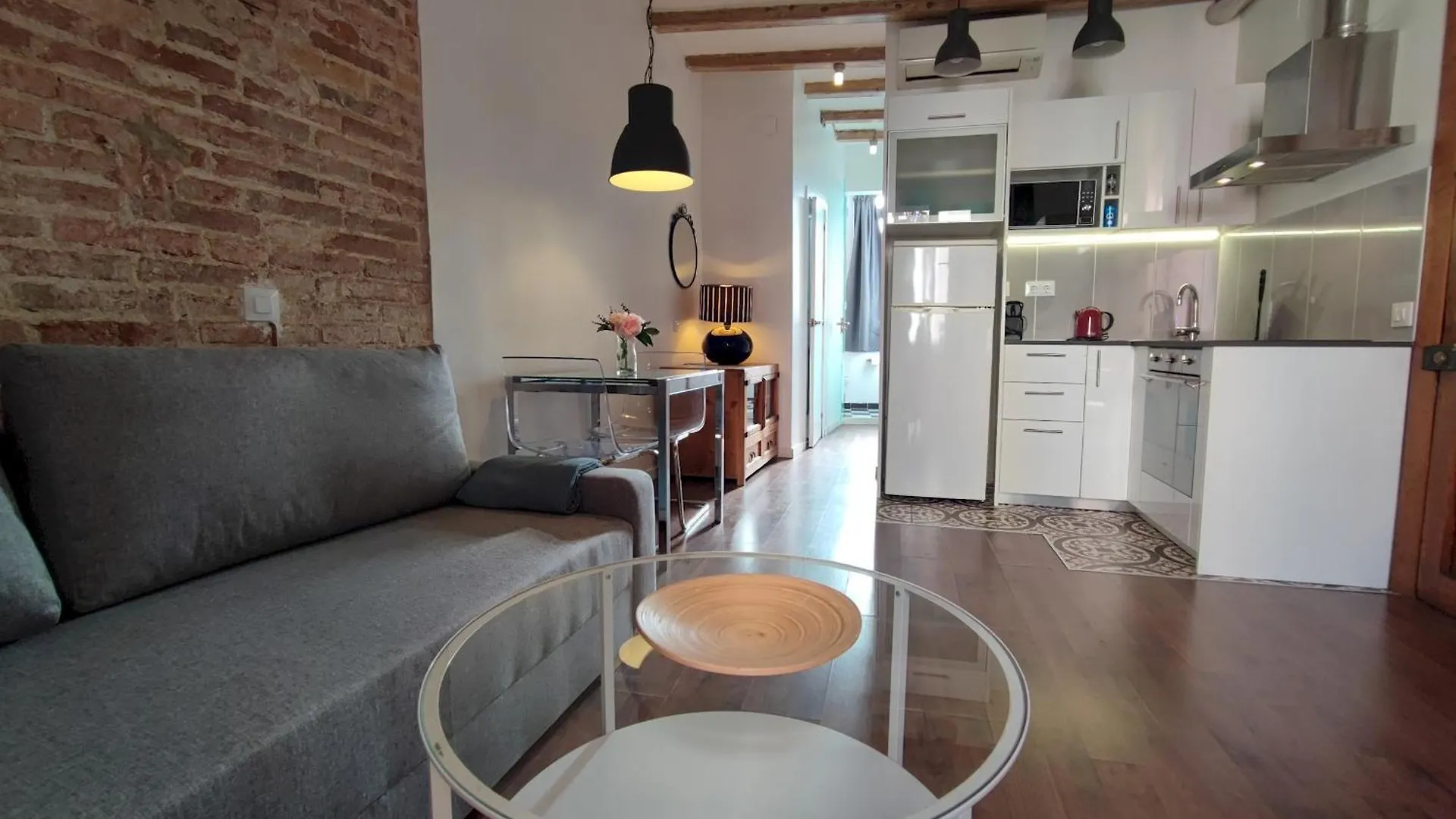 Catalan Comfort Near Sagrada Familia Barcelona Apartment