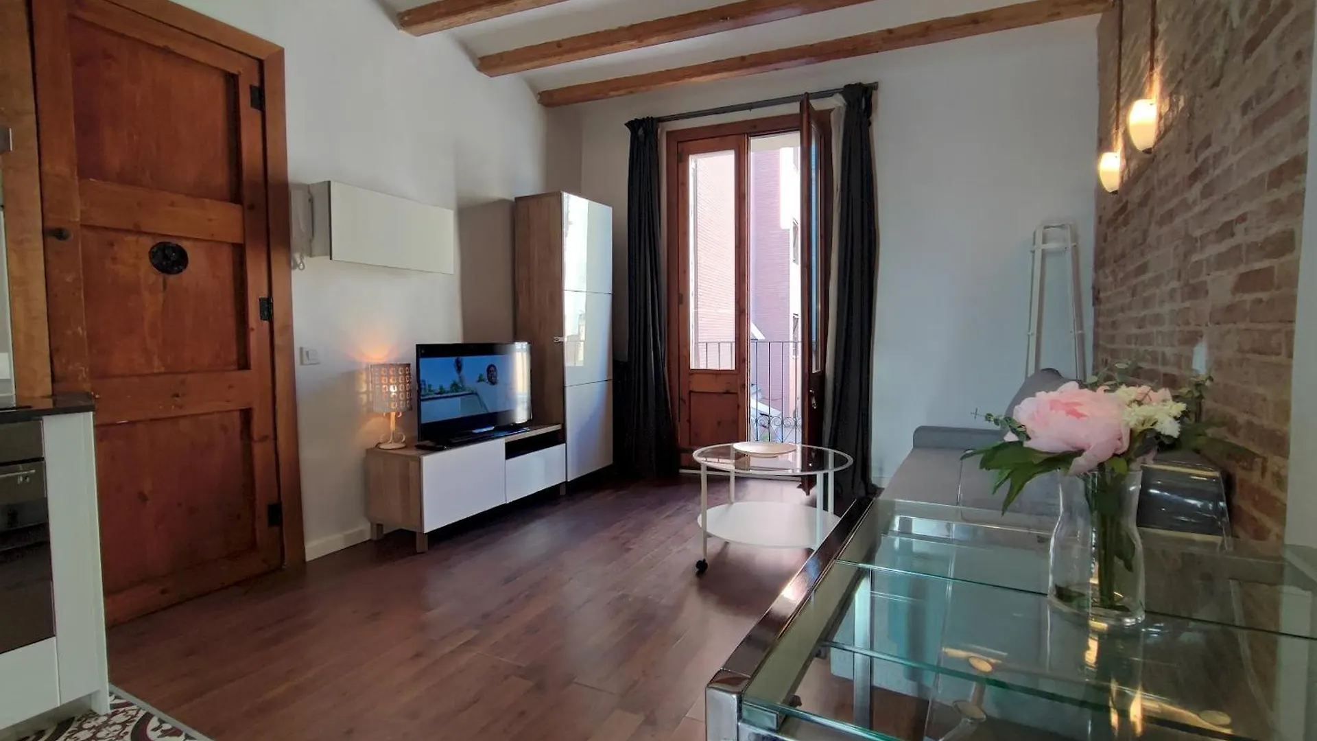 Catalan Comfort Near Sagrada Familia Barcelona